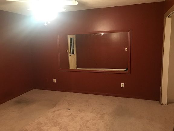 Bedroom (with mirror)