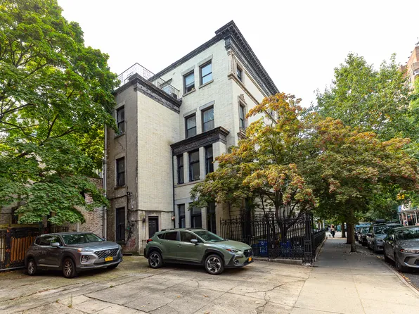 836 Carroll Street image 4 of 14