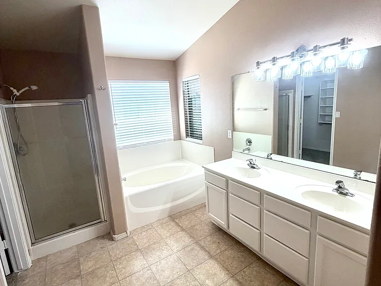 6243 Calle Feliz NW — Photo 10