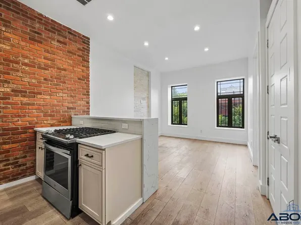 841 Willoughby Avenue image 2 of 13