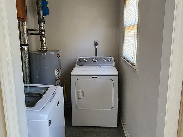 2110 Twin Ave #B — Photo 6