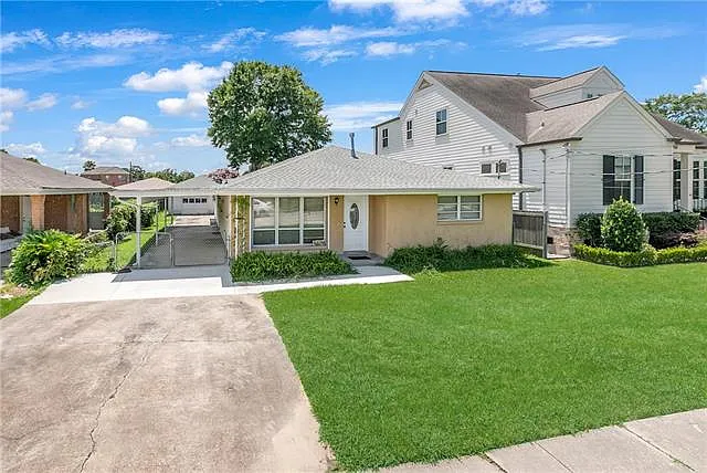4704 Lake Louise Ave — Photo 2
