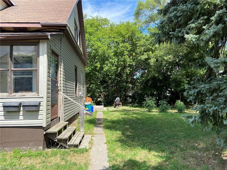 2nd image of 54 John St