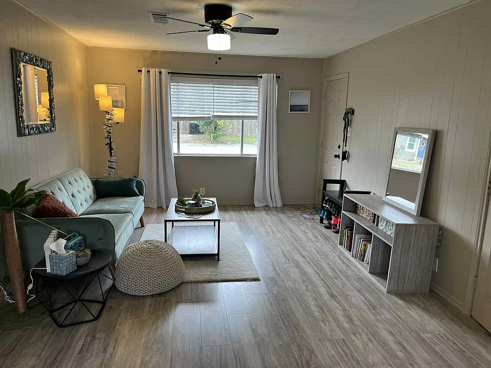 207 N Winchester Way #1