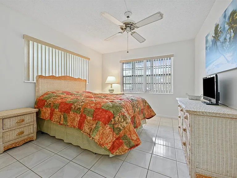 37 Cambridge Rd E #B — Photo 6