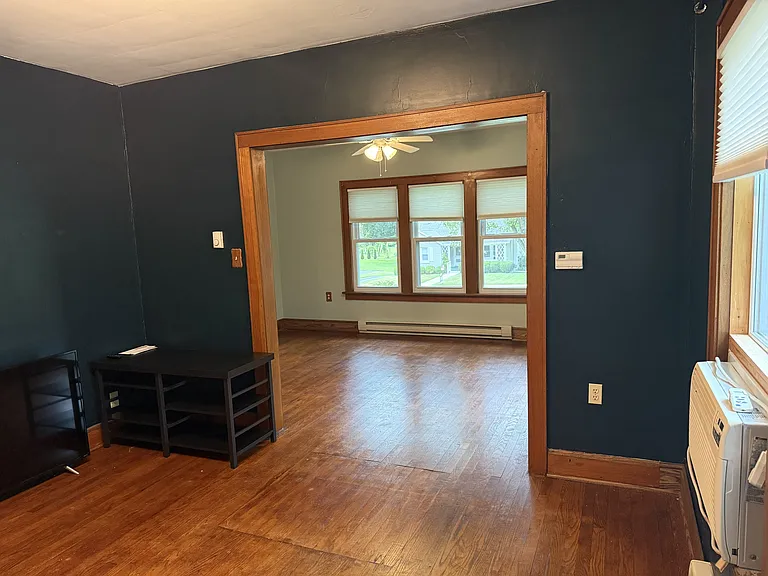 517 E Linn St — Photo 30