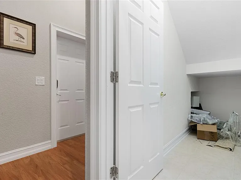 216 Eastpark Dr — Photo 47