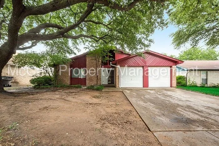2913 Green Ridge St — Photo 1