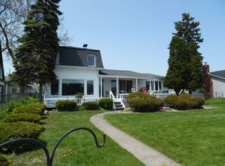 2012 Orchard Beach Rd, McHenry, IL 60050