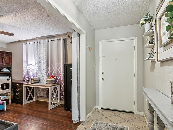 3rd image of 1907 W Kirby Ave