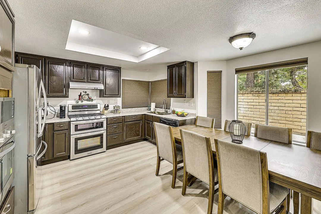 5 bed, 2039 sqft, $4,300 — Photo 4