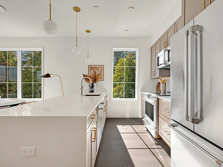7 South Highland — Photo 29