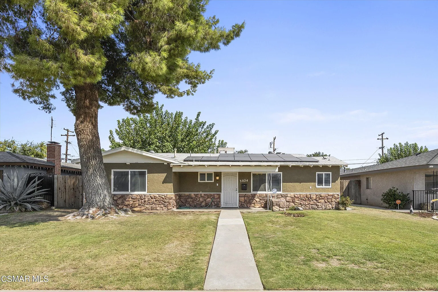 3024 Leonard St photo 1