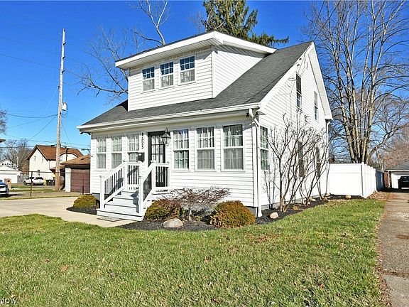 3rd image of 1525 Elm Rd NE