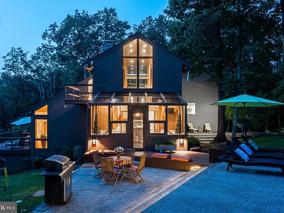 3rd image of 725 Laurel Ridge Rd