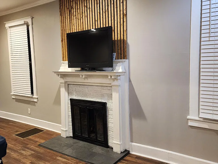 826 Maupas Ave — Photo 6
