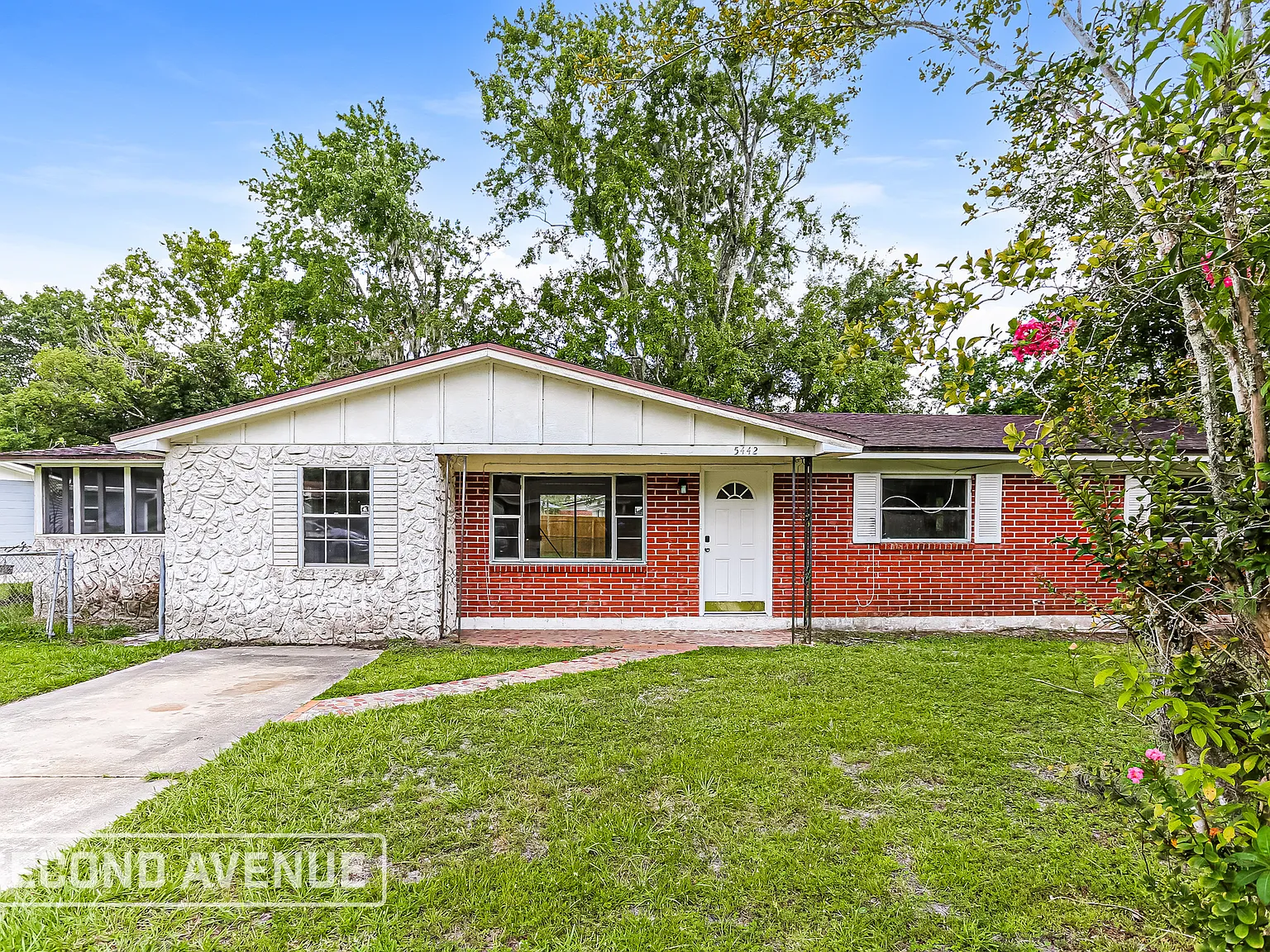 3 bed, 2.0 bath, 1422 sqft, $1,495 — Photo 1