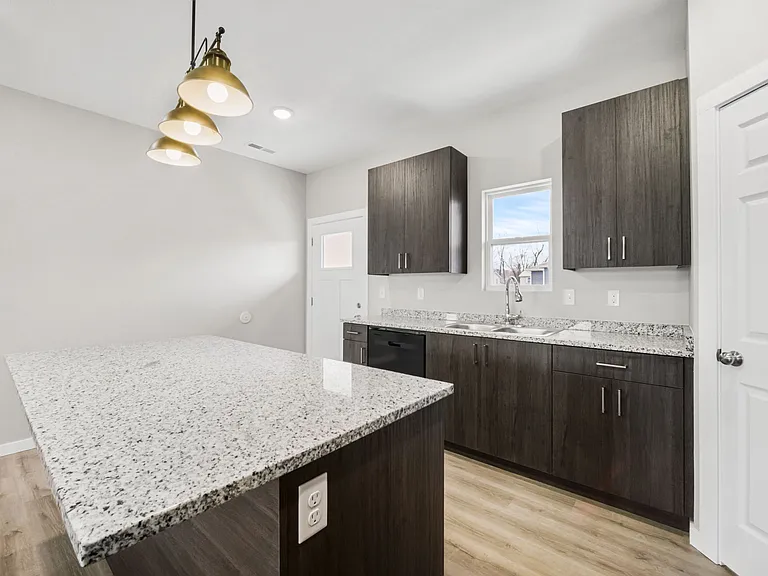 655 E Forest St — Photo 24