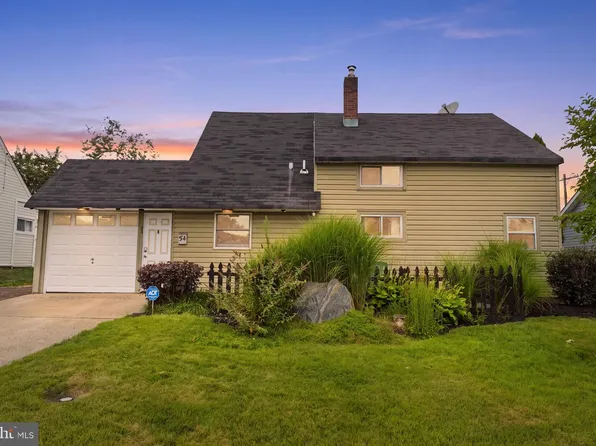 34 Ridge Ln, Levittown, PA 19055