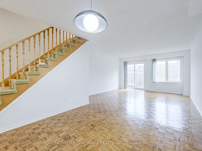 25 Warner Ave — Photo 2