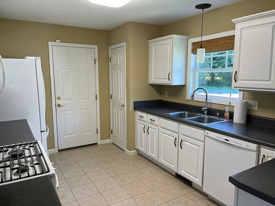 2 bed, 1850 sqft, $2,495 — Photo 4