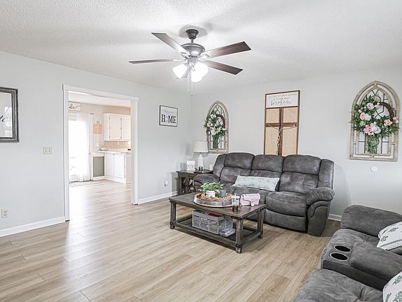4th image of 206 Metcalf Ln