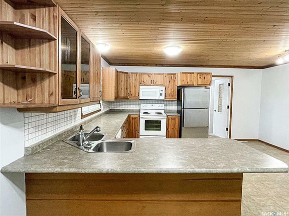 2nd image of 520 2nd St E