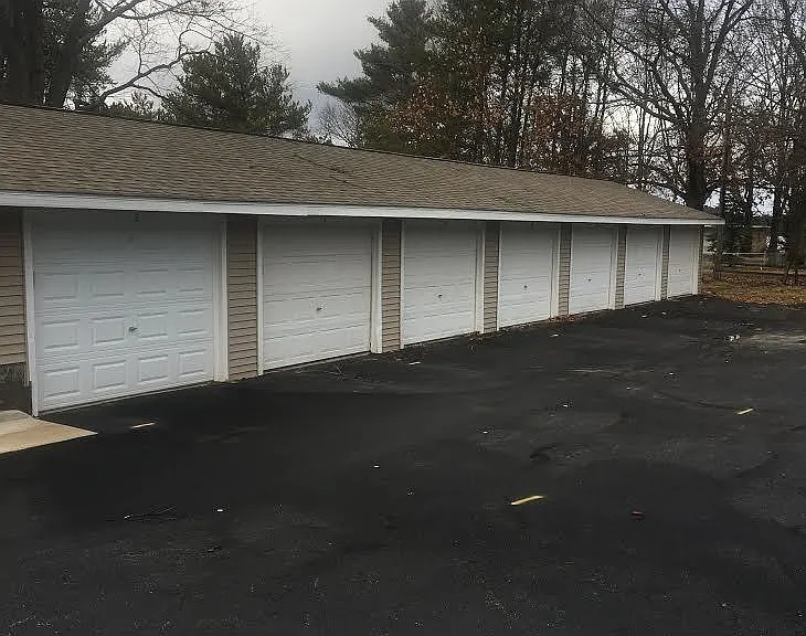 224227 Lakeshore Dr — Photo 2