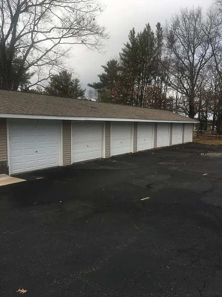 Building Photo - 224227 Lakeshore Dr