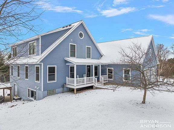 3rd image of 6522 Skyridge Dr NE