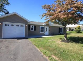 45 Midwood Ln, Levittown, PA