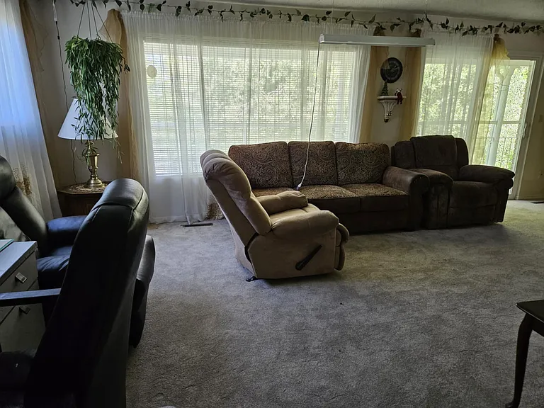 1465 E Spring Ln — Photo 10