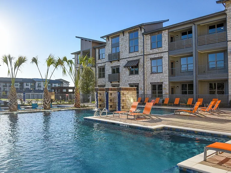 Gateway Oaks Apartments — Photo 16