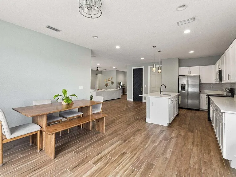 601 SW South Quick Cir #601 — Photo 7