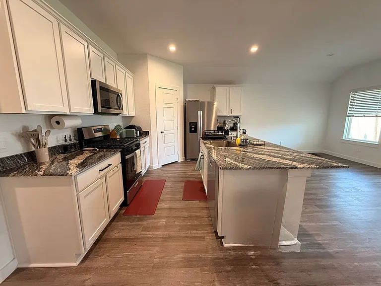 1210 Hughes Crossing Dr — Photo 5
