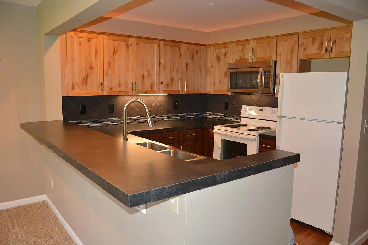 1 bed, 858 sqft, $1,995 — Photo 2
