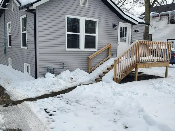 1347 Rose Ave, Benton Harbor, MI 49022