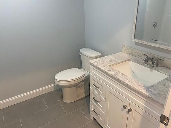 4th image of 81 Lonsdale Ave
