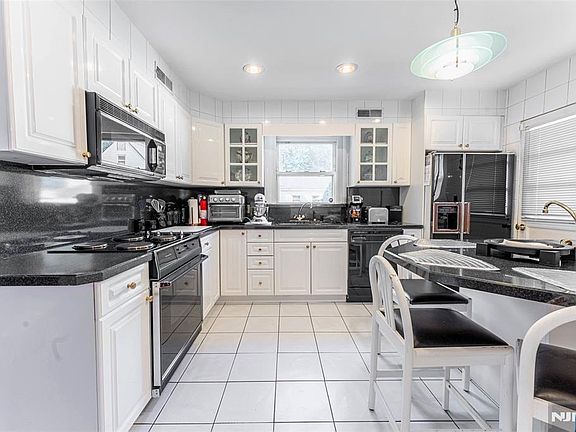 2nd image of 1806 Rensselaer Rd