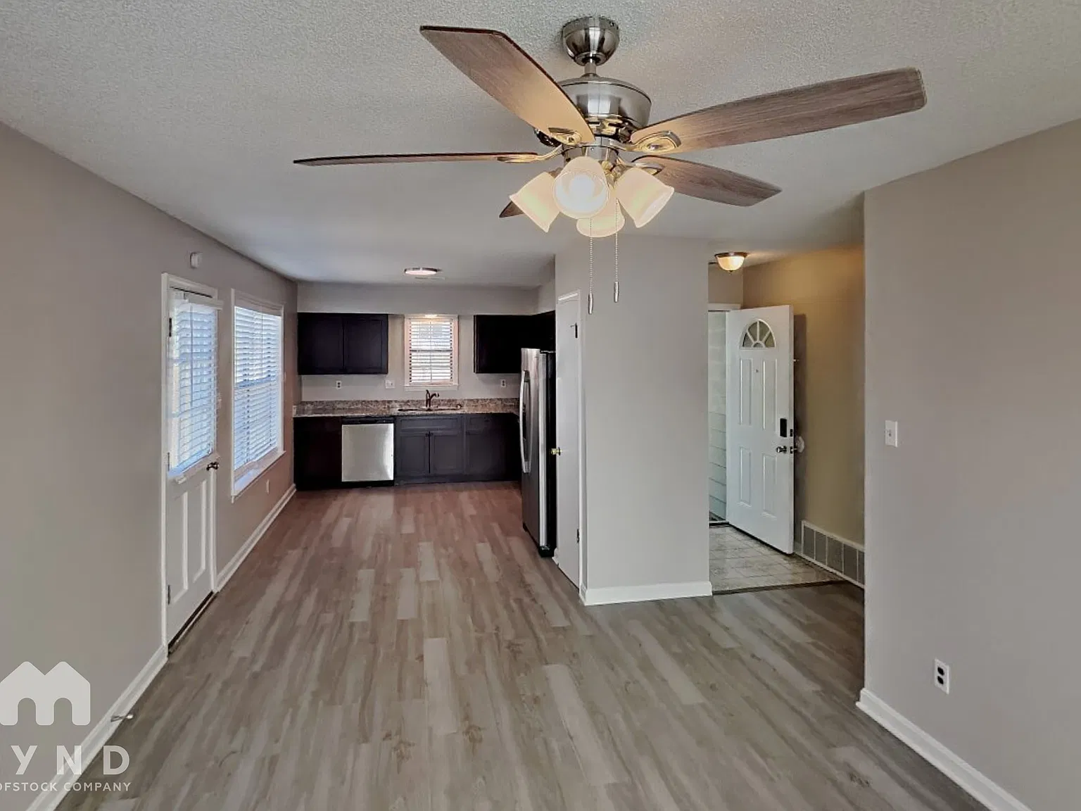 3 bed, 2.0 bath, 1000 sqft, $1,699 — Photo 3