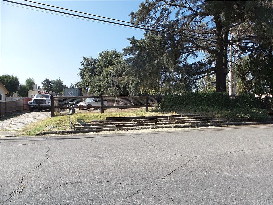 1st image of 2004 S Palmetto Ave
