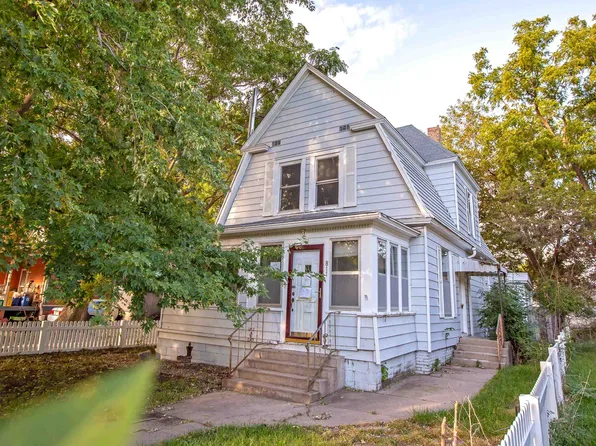 811 East Ave, Holdrege, NE 68949