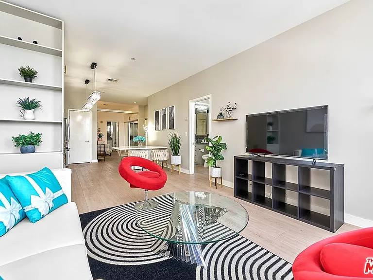 3810 Wilshire Blvd #408 — Photo 12