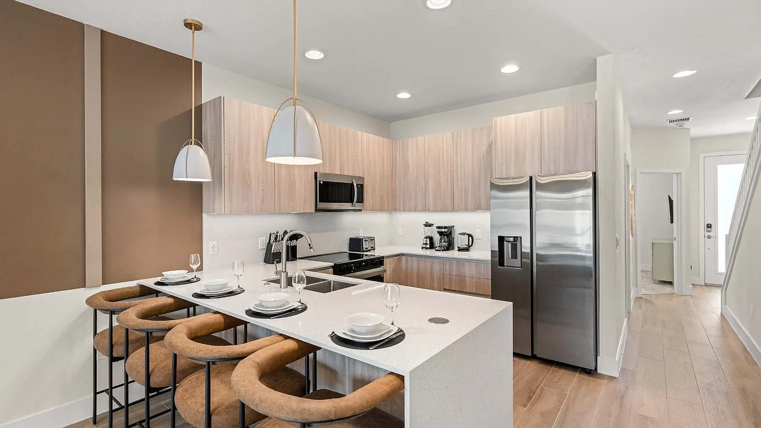 3 bed, 3.0 bath, 1851 sqft, $5,696 — Photo 3