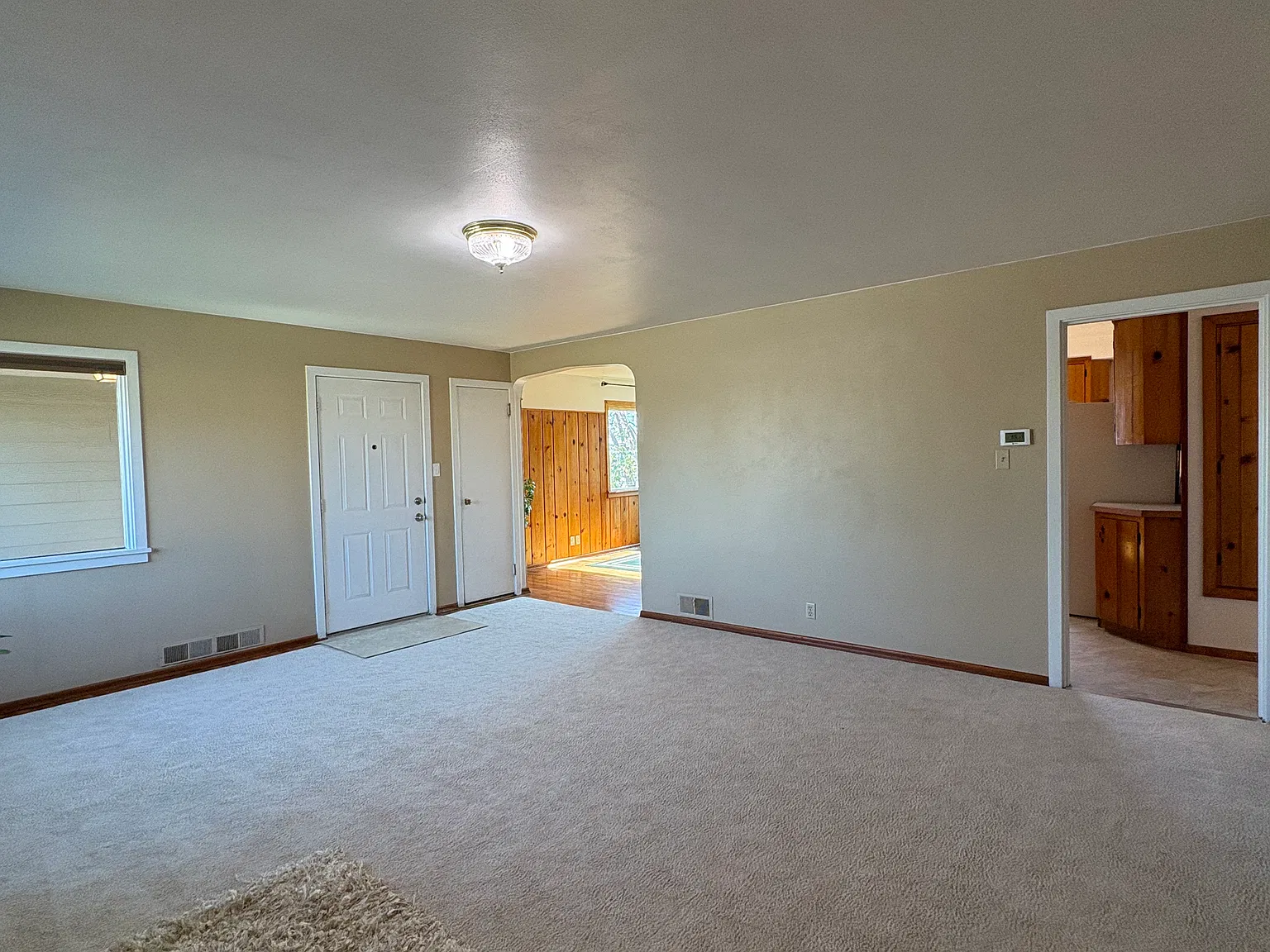 3 bed, 2321 sqft, $1,750 — Photo 3