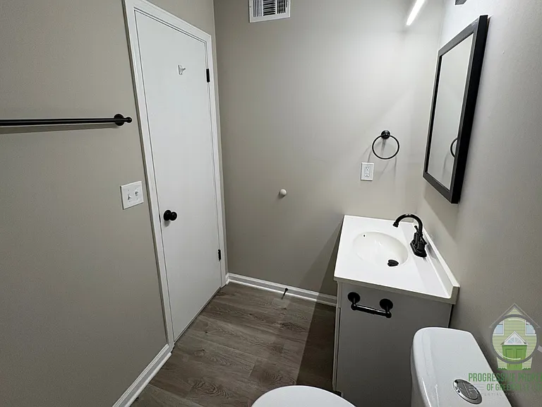 Maple Court Apartments — Photo 15