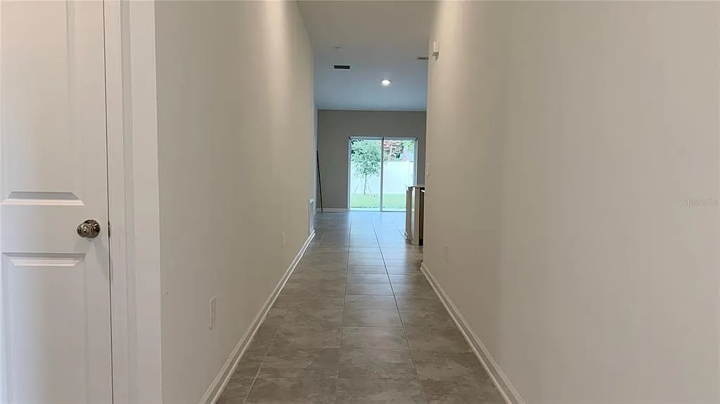 3 bed, 2.0 bath, 1542 sqft, $2,100 — Photo 3