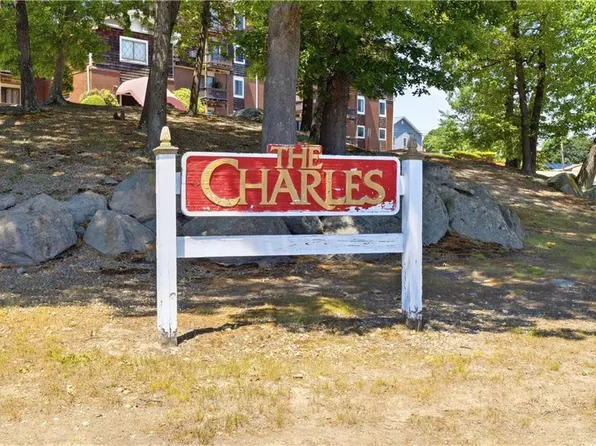 1190 Charles St APT 23, Lincoln, RI 02865