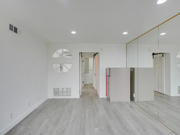10747 Wilshire Blvd #1407 — Photo 24