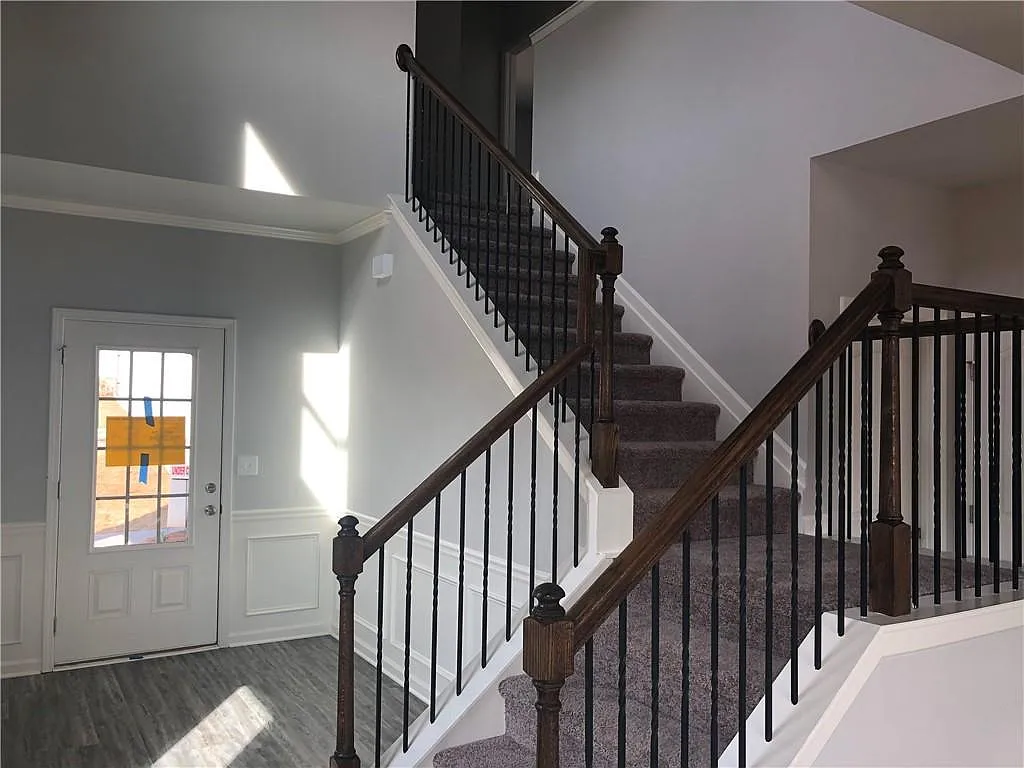 4 bed, 2332 sqft, $1,800 — Photo 2